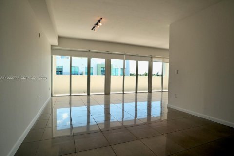 Condominio en alquiler en Miami, Florida, 99.03 m2 № 1992023 - foto 16
