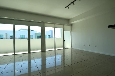 Condominio en alquiler en Miami, Florida, 99.03 m2 № 1992023 - foto 3
