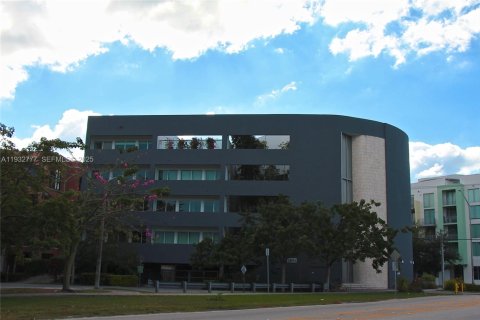 Condominio en alquiler en Miami, Florida, 99.03 m2 № 1992023 - foto 24