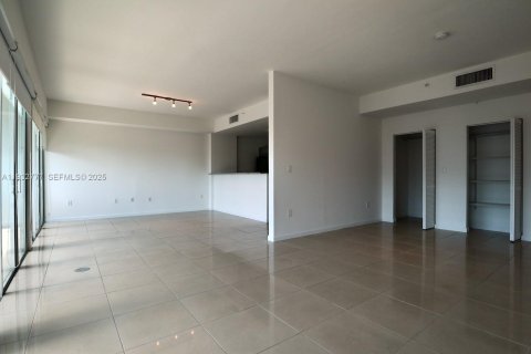 Condominio en alquiler en Miami, Florida, 99.03 m2 № 1992023 - foto 17