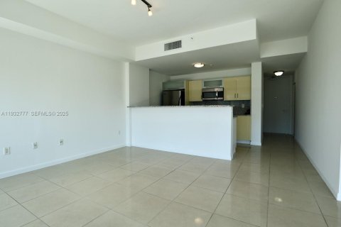 Condominio en alquiler en Miami, Florida, 99.03 m2 № 1992023 - foto 9
