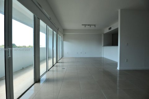 Condominio en alquiler en Miami, Florida, 99.03 m2 № 1992023 - foto 18