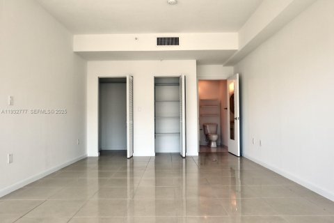 Condominio en alquiler en Miami, Florida, 99.03 m2 № 1992023 - foto 14