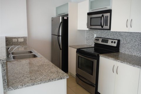 Condominio en alquiler en Miami, Florida, 99.03 m2 № 1992023 - foto 7