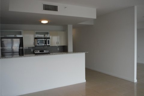 Condominio en alquiler en Miami, Florida, 99.03 m2 № 1992023 - foto 10