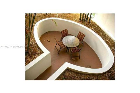 Condominio en alquiler en Miami, Florida, 99.03 m2 № 1992023 - foto 28