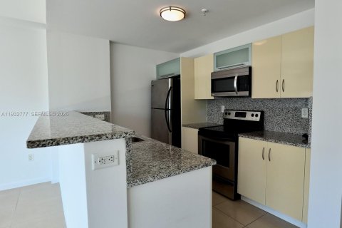 Condominio en alquiler en Miami, Florida, 99.03 m2 № 1992023 - foto 6