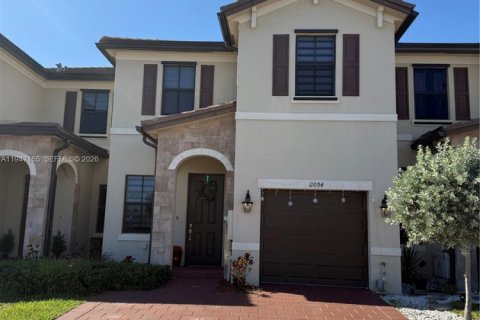 Townhouse in Hialeah, Florida 4 bedrooms, 177.81 sq.m. № 2003904