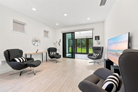 House in Bradenton, Florida 2 bedrooms, 157.47 sq.m. № 2227126 - photo 23