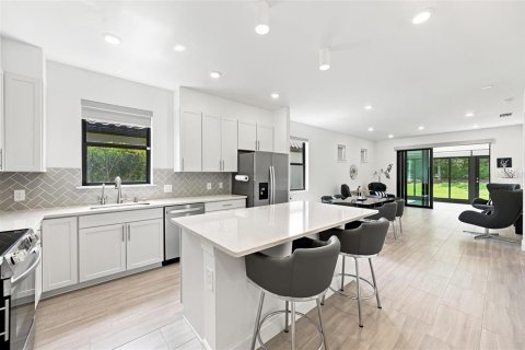 House in Bradenton, Florida 2 bedrooms, 157.47 sq.m. № 2227126 - photo 10