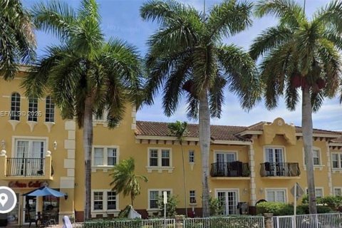 Apartment in Hollywood, Florida 2 bedrooms, 1123.75 sq.m. № 2064994