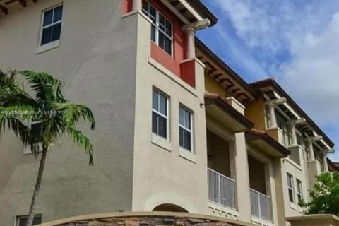 Купить кондоминиум в Дорал, Флорида 3 спальни, 126.72м2, № 1984991 - фото 1