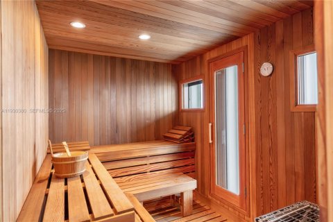 Купить кондоминиум в Майами, Флорида 4 спальни, 929.02м2, № 1990038 - фото 14