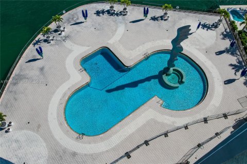 Condo in Miami, Florida, 2 bedrooms  № 2027696 - photo 24