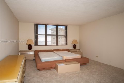 Condo in Miami, Florida, 2 bedrooms  № 2027696 - photo 11