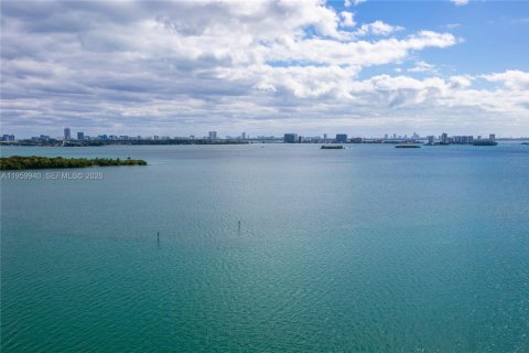 Condo in Miami, Florida, 2 bedrooms  № 2027696 - photo 25