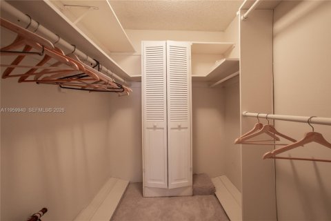 Condo in Miami, Florida, 2 bedrooms  № 2027696 - photo 13