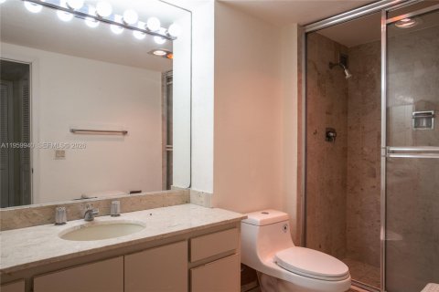 Condo in Miami, Florida, 2 bedrooms  № 2027696 - photo 15