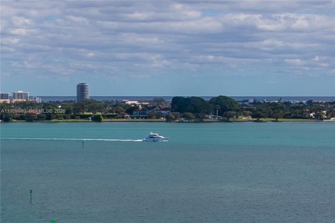 Condo in Miami, Florida, 2 bedrooms  № 2027696 - photo 22