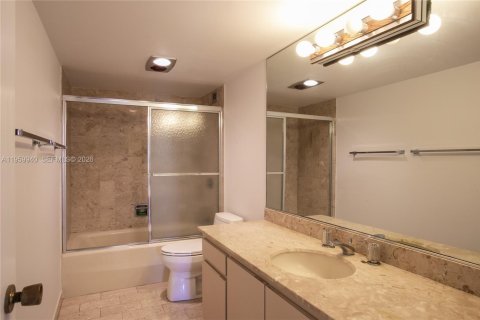 Condo in Miami, Florida, 2 bedrooms  № 2027696 - photo 10