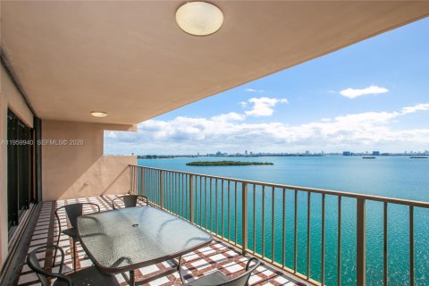 Condo in Miami, Florida, 2 bedrooms  № 2027696