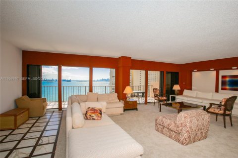 Condo in Miami, Florida, 2 bedrooms  № 2027696 - photo 6