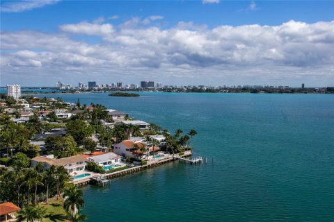 Condo in Miami, Florida, 2 bedrooms  № 2027696 - photo 2