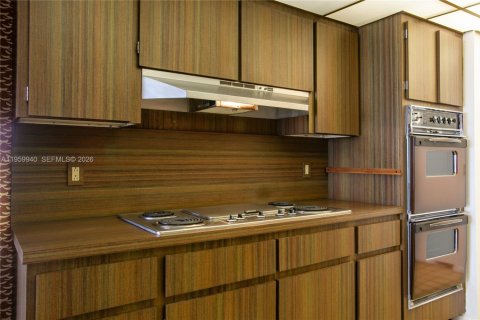 Condo in Miami, Florida, 2 bedrooms  № 2027696 - photo 18