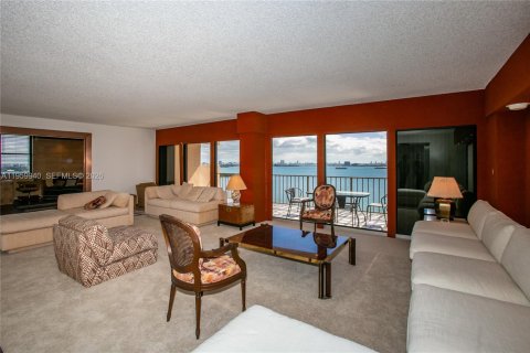 Condo in Miami, Florida, 2 bedrooms  № 2027696 - photo 7