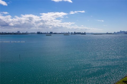 Condo in Miami, Florida, 2 bedrooms  № 2027696 - photo 3