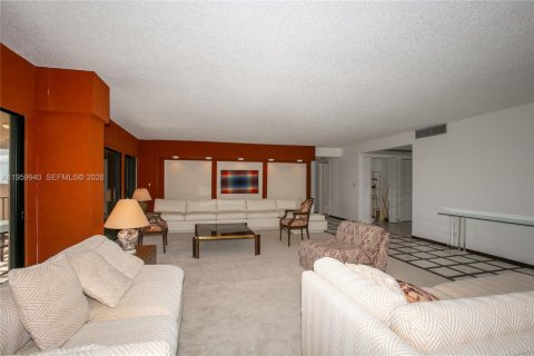 Condo in Miami, Florida, 2 bedrooms  № 2027696 - photo 9