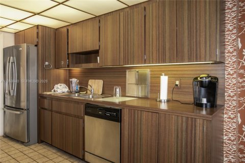 Condo in Miami, Florida, 2 bedrooms  № 2027696 - photo 17