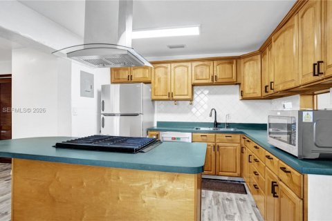 House in Hollywood, Florida 3 bedrooms, 138.98 sq.m. № 2051017 - photo 11