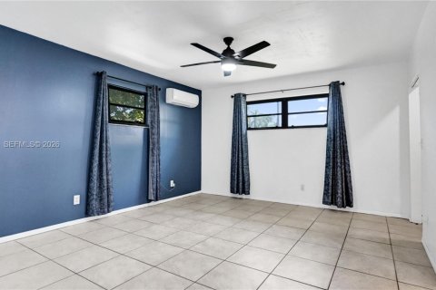 House in Hollywood, Florida 3 bedrooms, 138.98 sq.m. № 2051017 - photo 20