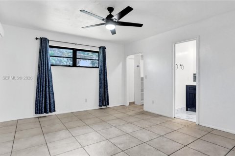 House in Hollywood, Florida 3 bedrooms, 138.98 sq.m. № 2051017 - photo 21