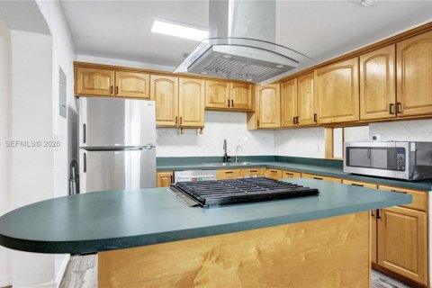 House in Hollywood, Florida 3 bedrooms, 138.98 sq.m. № 2051017 - photo 13