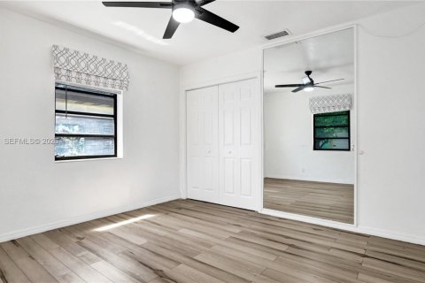 House in Hollywood, Florida 3 bedrooms, 138.98 sq.m. № 2051017 - photo 29