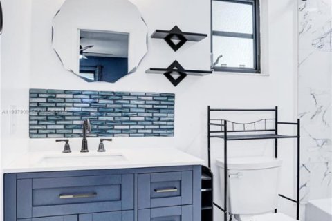 House in Hollywood, Florida 3 bedrooms, 138.98 sq.m. № 2051017 - photo 24