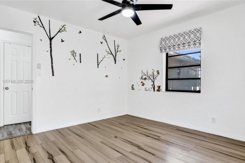 House in Hollywood, Florida 3 bedrooms, 138.98 sq.m. № 2051017 - photo 27