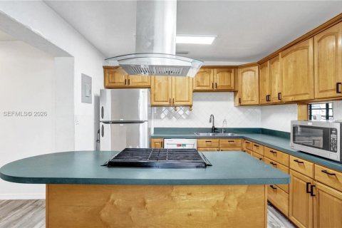 House in Hollywood, Florida 3 bedrooms, 138.98 sq.m. № 2051017 - photo 12