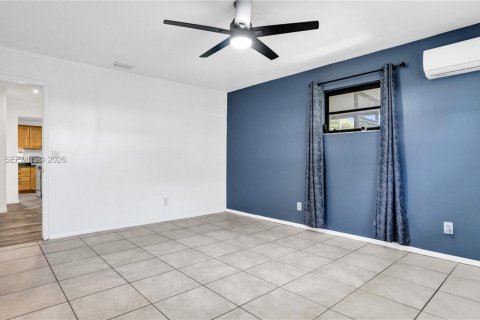 House in Hollywood, Florida 3 bedrooms, 138.98 sq.m. № 2051017 - photo 23