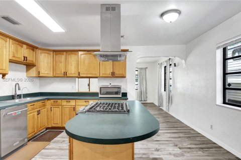 House in Hollywood, Florida 3 bedrooms, 138.98 sq.m. № 2051017 - photo 14