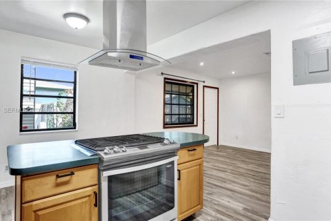 House in Hollywood, Florida 3 bedrooms, 138.98 sq.m. № 2051017 - photo 15