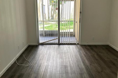 Condominio en alquiler en Lauderdale Lakes, Florida, 1 dormitorio, 66.98 m2 № 2085018 - foto 3
