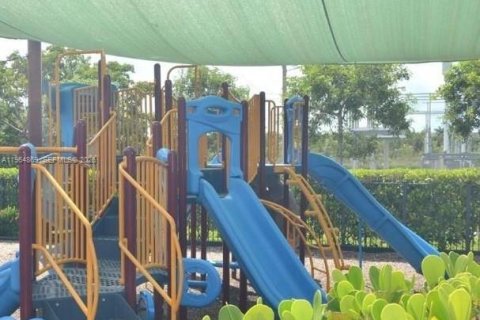 Townhouse in Doral, Florida 3 bedrooms, 116.69 sq.m. № 2026103 - photo 3