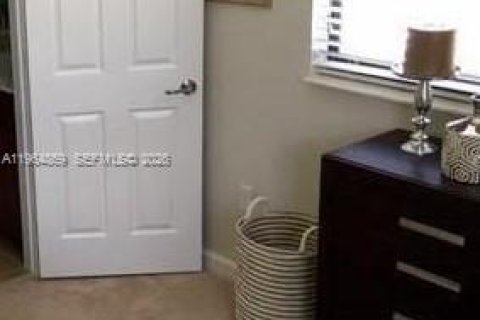 Townhouse in Doral, Florida 3 bedrooms, 116.69 sq.m. № 2026103 - photo 10