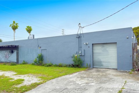 Propiedad comercial en venta en Miami, Florida № 1959252 - foto 3