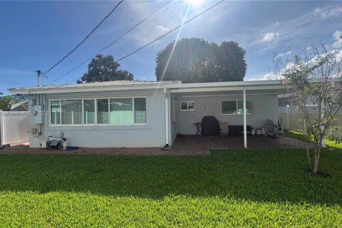 House in Oakland Park, Florida 2 bedrooms, 96.99 sq.m. № 1882041 - photo 3