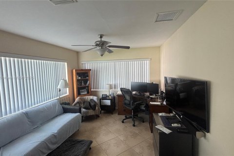 House in Oakland Park, Florida 2 bedrooms, 96.99 sq.m. № 1882041 - photo 6