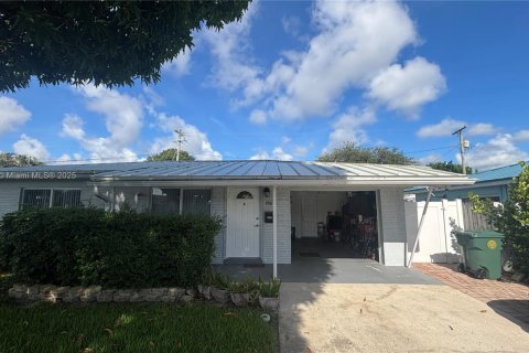 House in Oakland Park, Florida 2 bedrooms, 96.99 sq.m. № 1882041 - photo 1